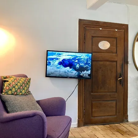 Den Gamle Skomager Ved Slotssoen Grasten