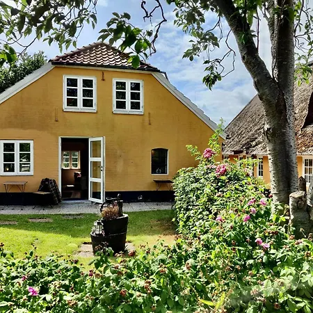 Holiday home Den Gamle Skomager Ved Slotssoen