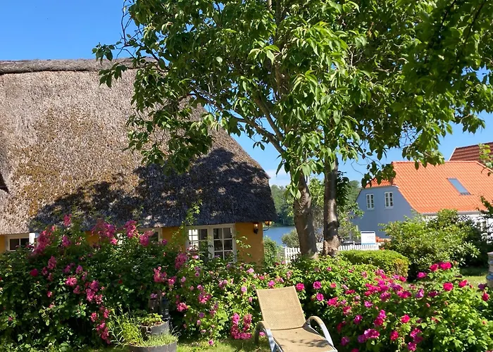 Den Gamle Skomager Ved Slotssoen * Gråsten